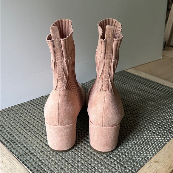 Barely Worn Dusty Rose Ribbed Stretch Boots - Picture 4 of 10
